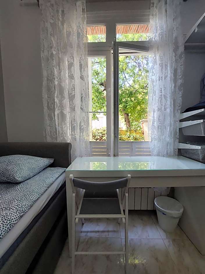 N1 Casa de Madrid - greenpeace line