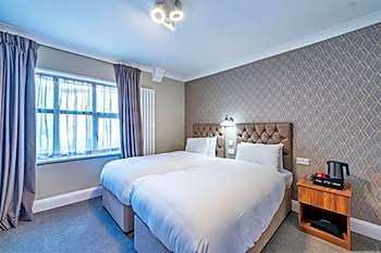 Uno Thames Hotel