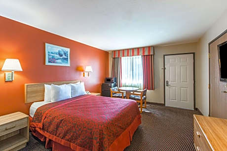 Queen Room - Mobility Access/Non-Smoking