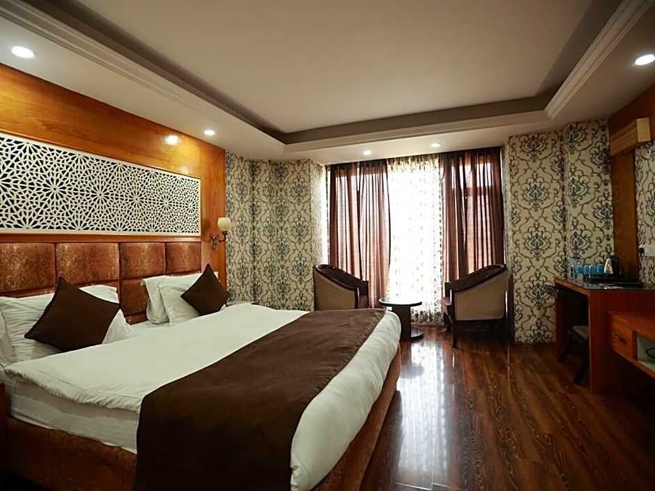 Hotel The Montreal Near by Dal Lake