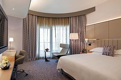 One Bedroom Suite- Club Lounge Access