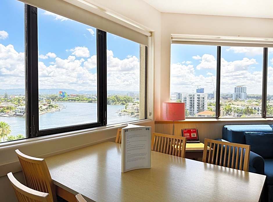 Tiki Hotel Apartments Surfers Paradise