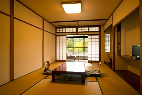 10 Japanese-Style Economy Quadruple Room