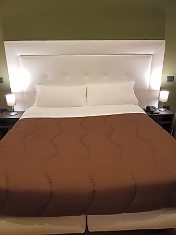 Family Room (2 Adults + 2 Children)