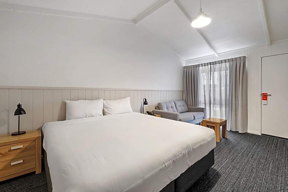 QUALITY HOTEL LAKESIDE