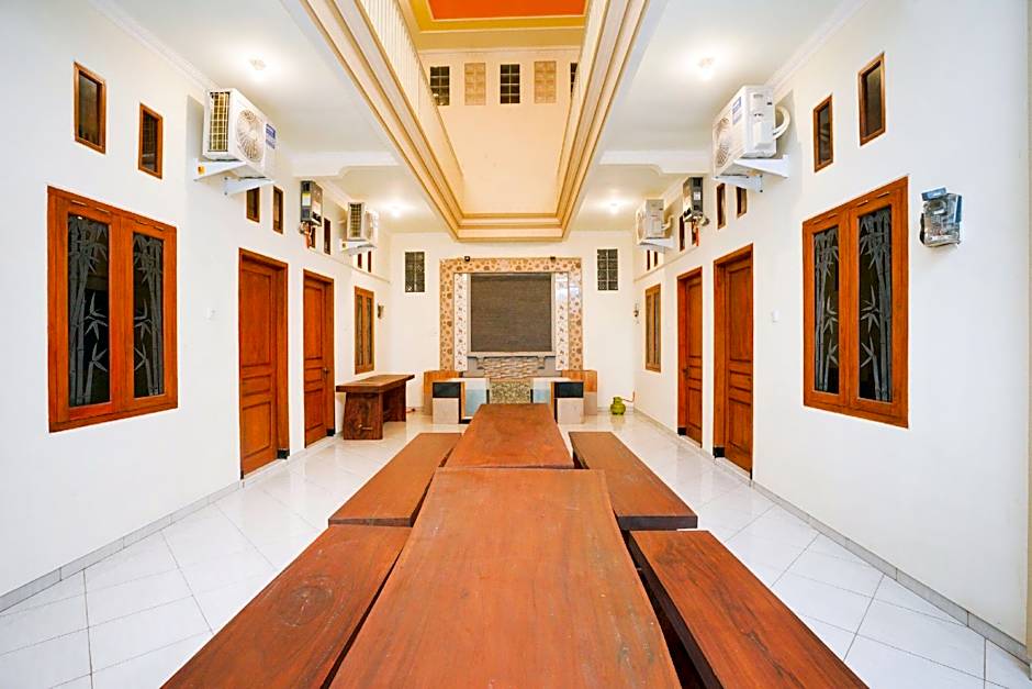 OYO 1642 Penginapan Anggrek Syariah 2