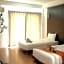 The Pride Hotel At Laemsing