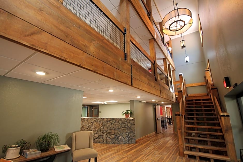 Blackstone Lodge and Suites