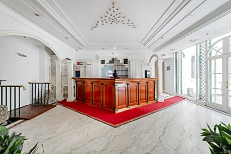 Self-Check-In Hotel Adlon