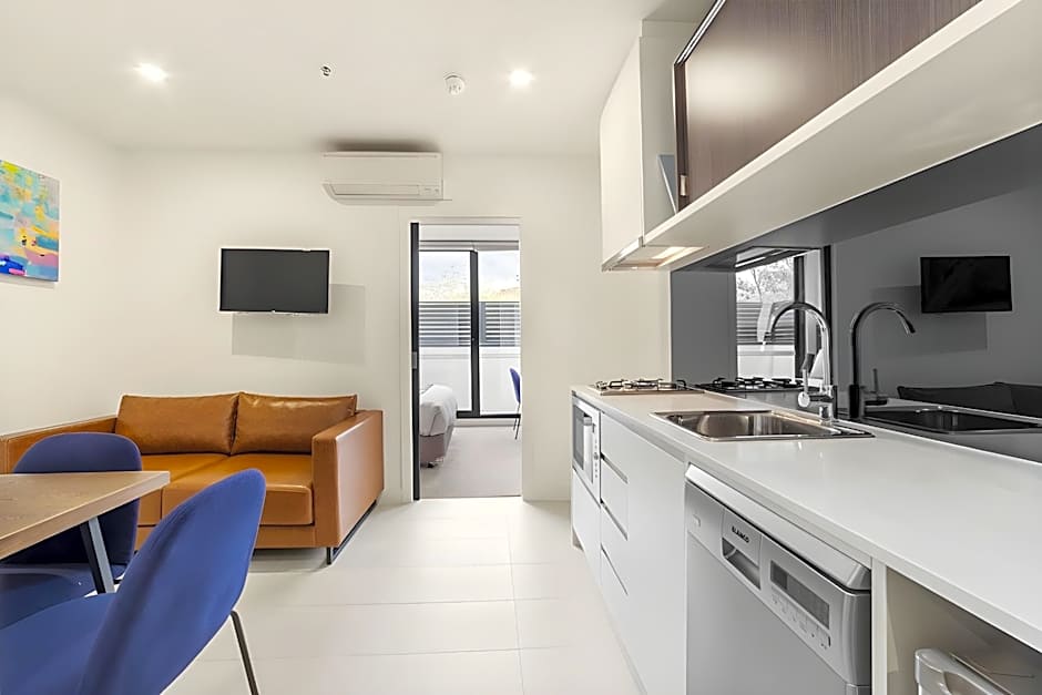 Whitehorse Apartments Hotel