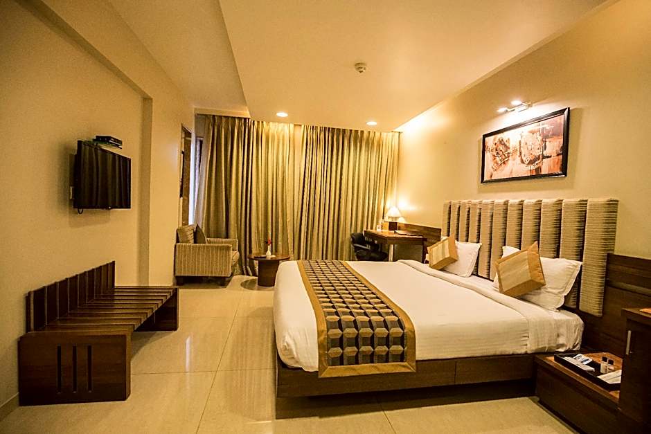Foto 1 di 8 di 1 King Bed