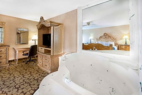 1 King Bed Studio Suite Non-Smoking