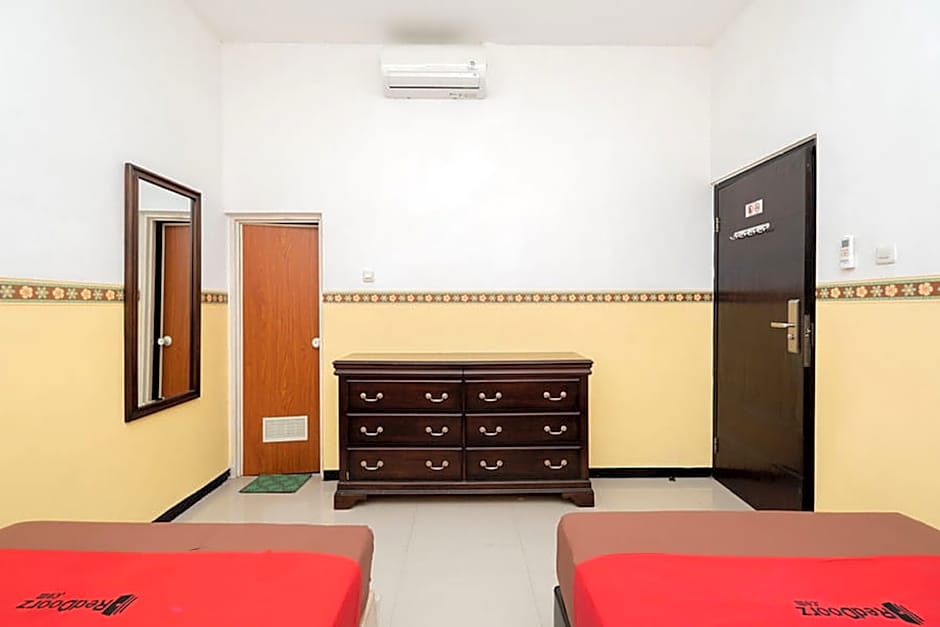 RedDoorz near Taman Krida Budaya Malang