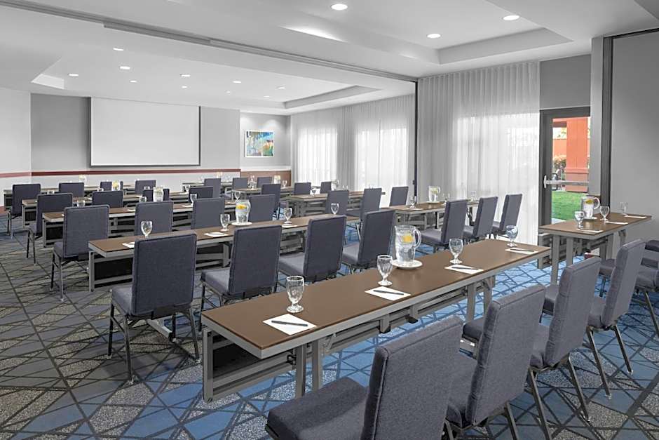 Courtyard by Marriott Los Angeles Burbank Airport