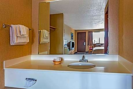 Queen Room with Two Queen Beds - Disability Access- Smoking