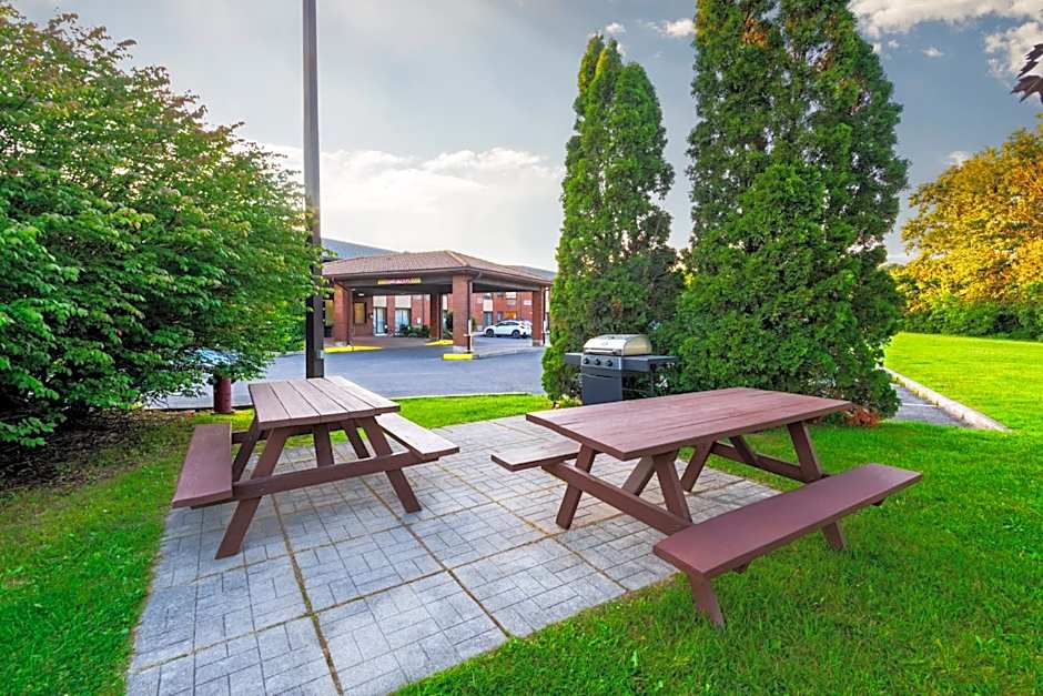 Comfort Inn Kingston - Highway 401