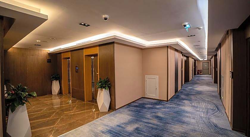 Best Western Plus Danat Almansak Hotel