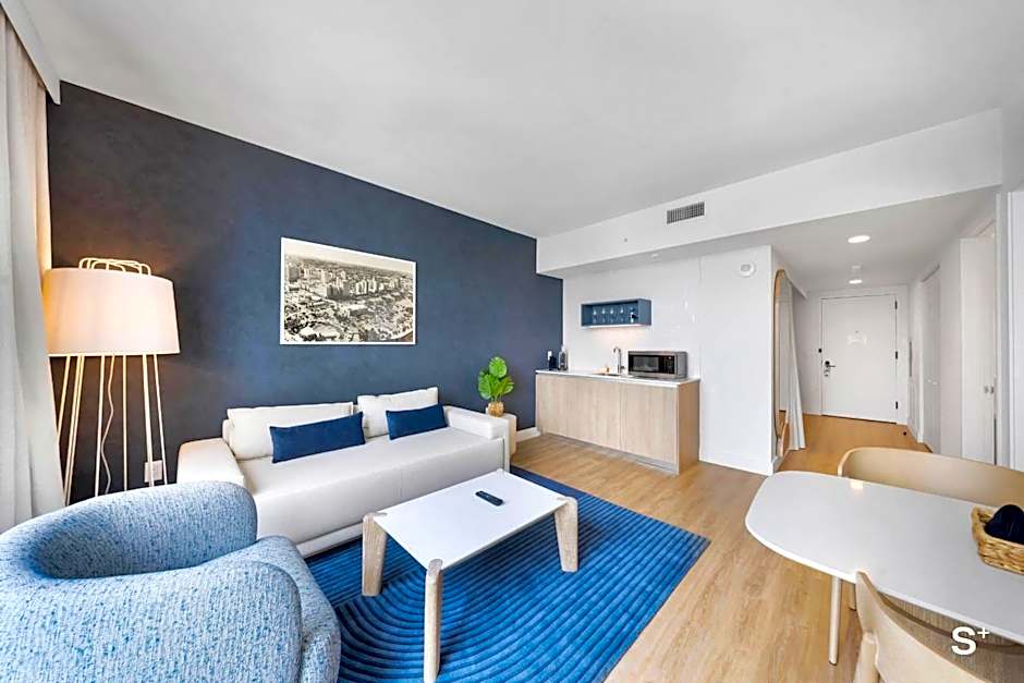 Modern Downtown 1BR with Amazing City Views