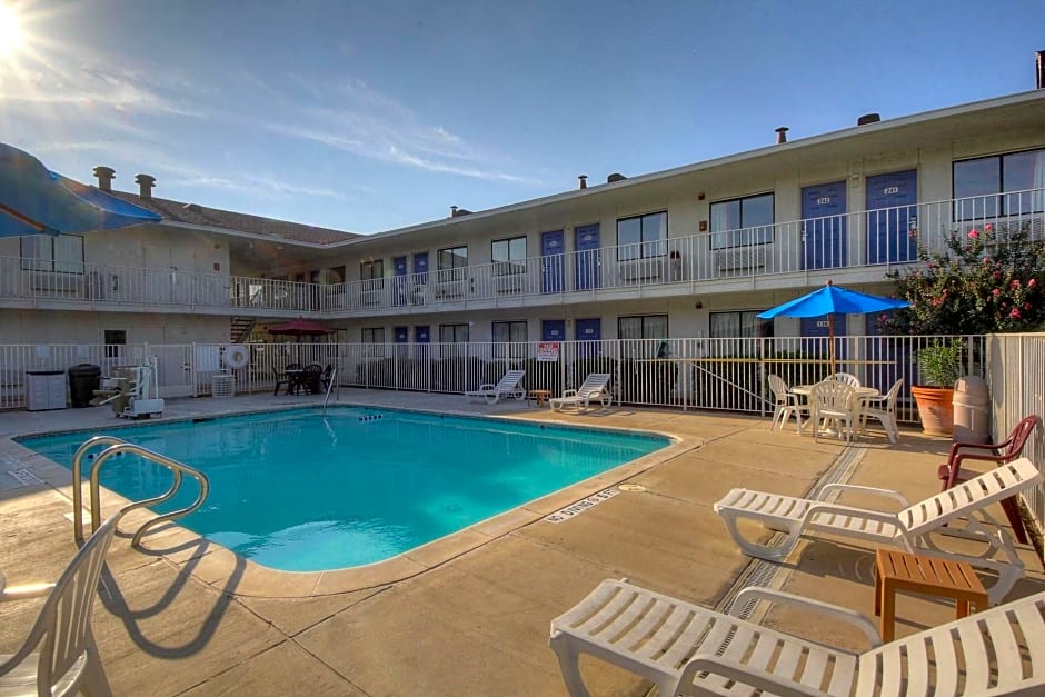 Motel 6 San Antonio, Tx Six Flags Fiesta TX - La Cantera Area
