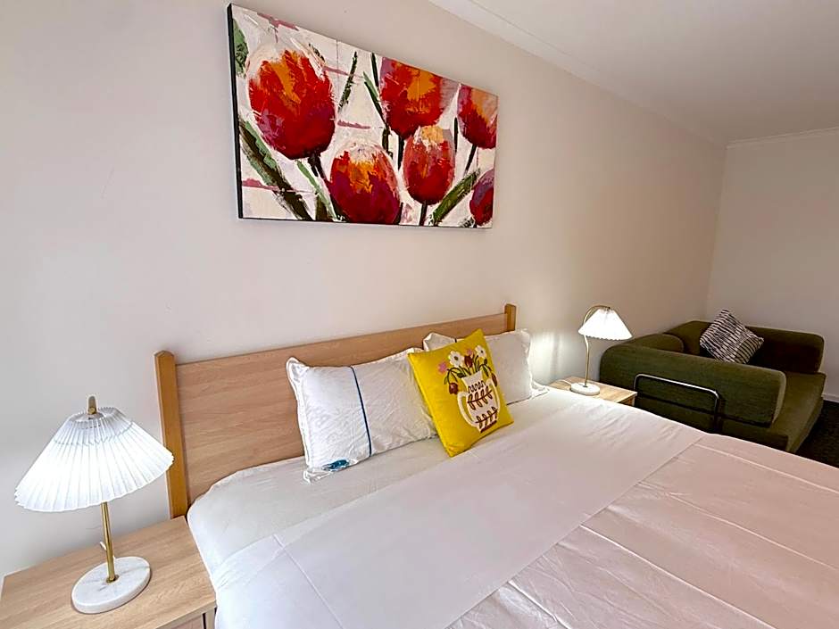 Beachcomber Motel & Apartments