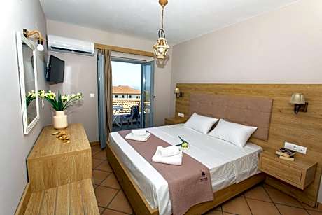 Triple Room with Sea View