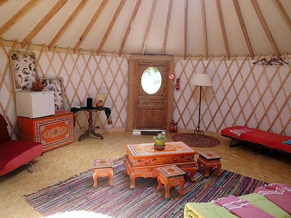 Eco-hôtel et Yourtes du Mercantour