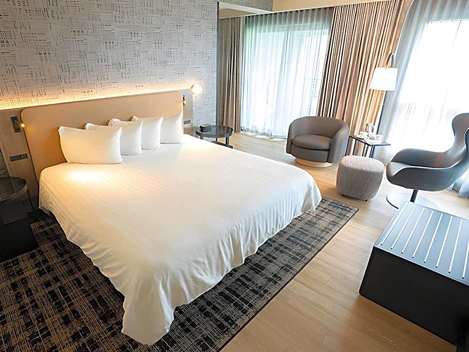 Photo 1 of 5 of Deluxe 1 King Bed, Golf View, Balcony