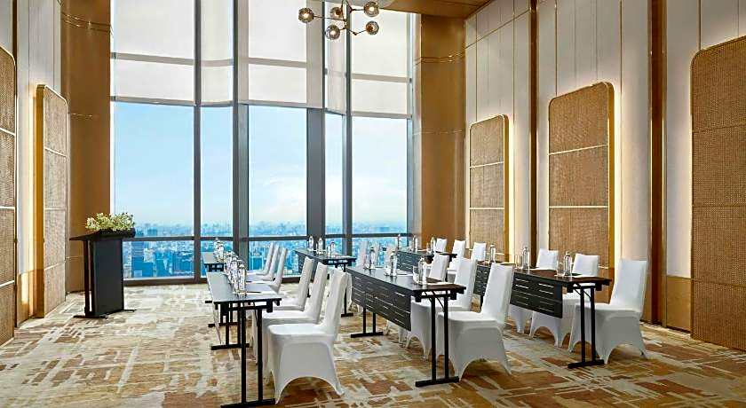 Vinpearl Landmark 81, Autograph Collection