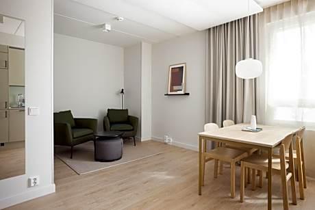 Spacious-studio upper floor