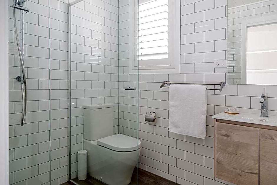 Surfside Cudmirrah Beach