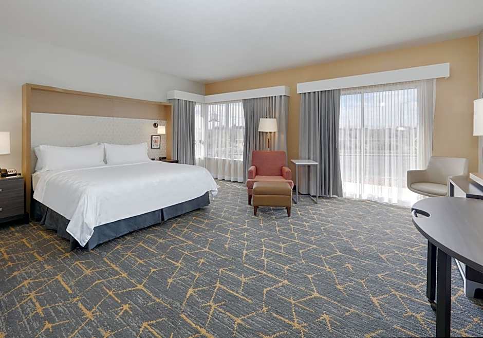 Photo 1 of 2 of Standard 1 King Bed, Pool View