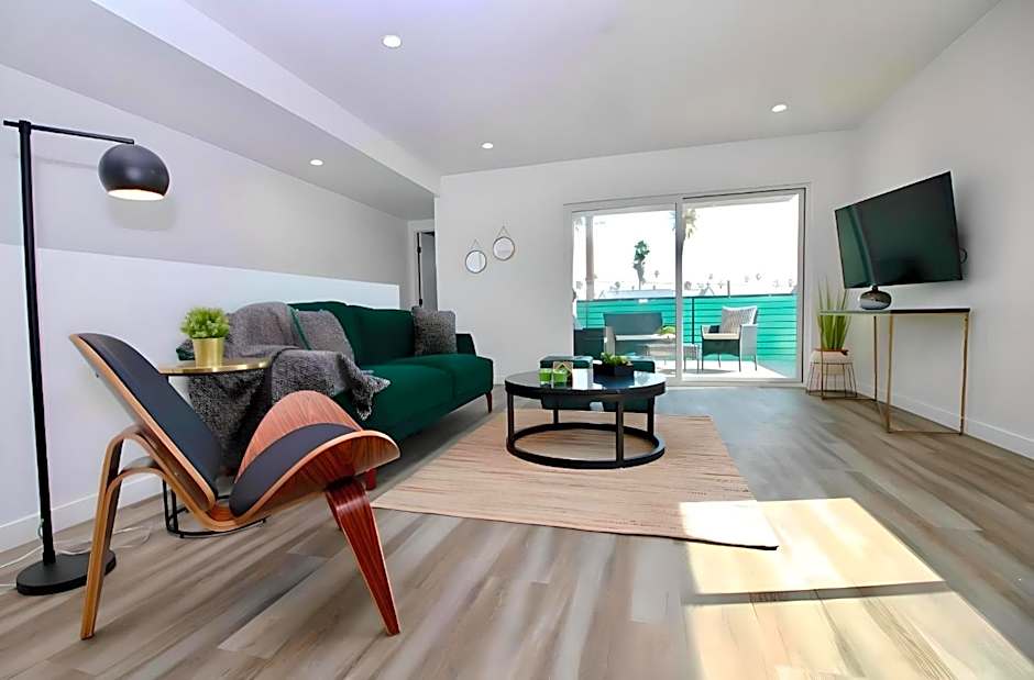 Los Angeles 3BR Villa Suites with Free Parking
