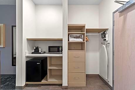 Suite-2 Queen Beds, Non-Smoking, Communication Assistance, Sofabed, Microwave And Refrigerator, Full