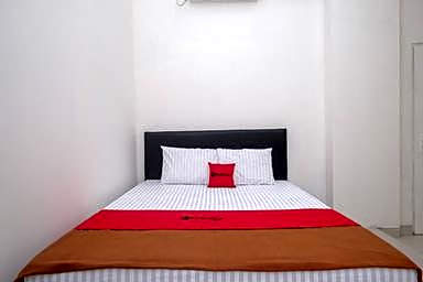 RedDoorz near Alun Alun Magelang 2