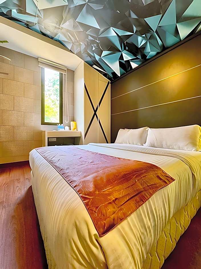 Chariton Hotel Nusa Bestari