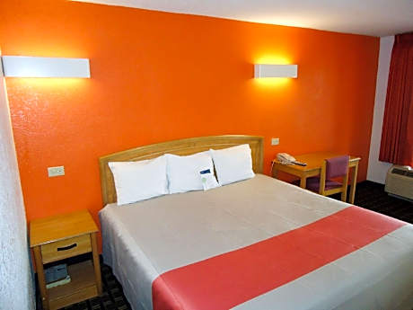 King Room - Non-Smoking