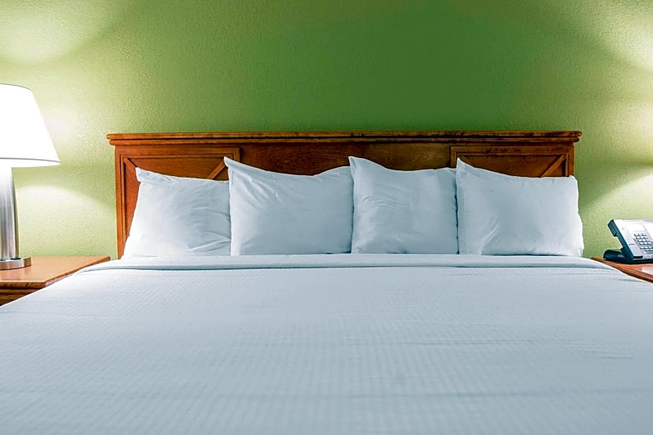 Rodeway Inn Grand Haven