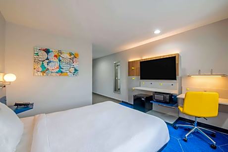 Queen Suite - Accessible/Non-Smoking