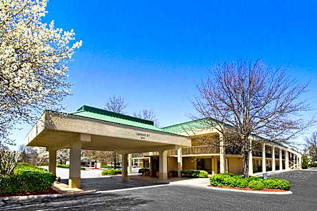 Howard Johnson by Wyndham Greensboro Near the Coliseum