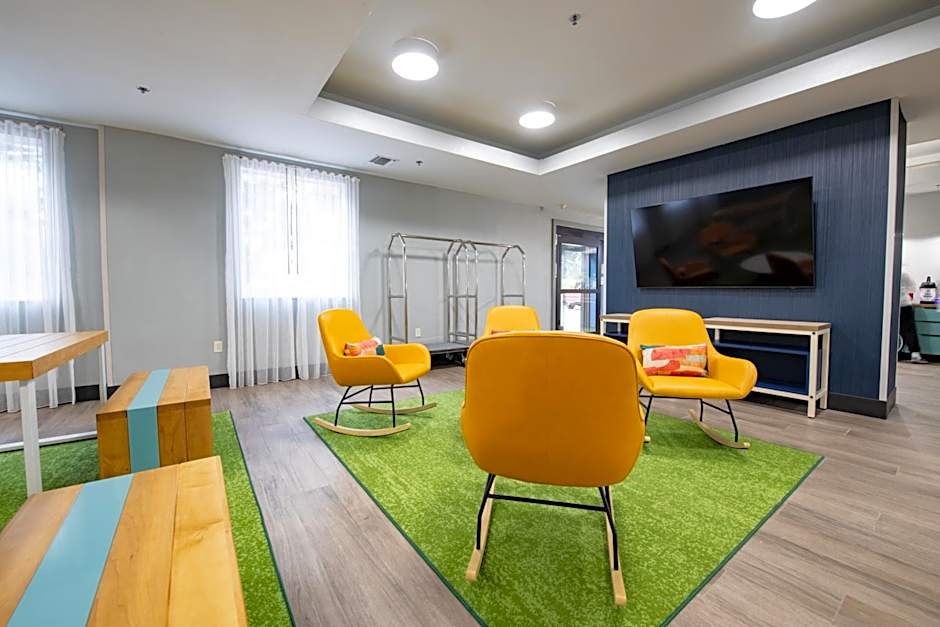 Spark by Hilton Lafayette South