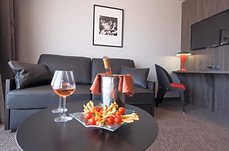 SUITE WITH TERRACE