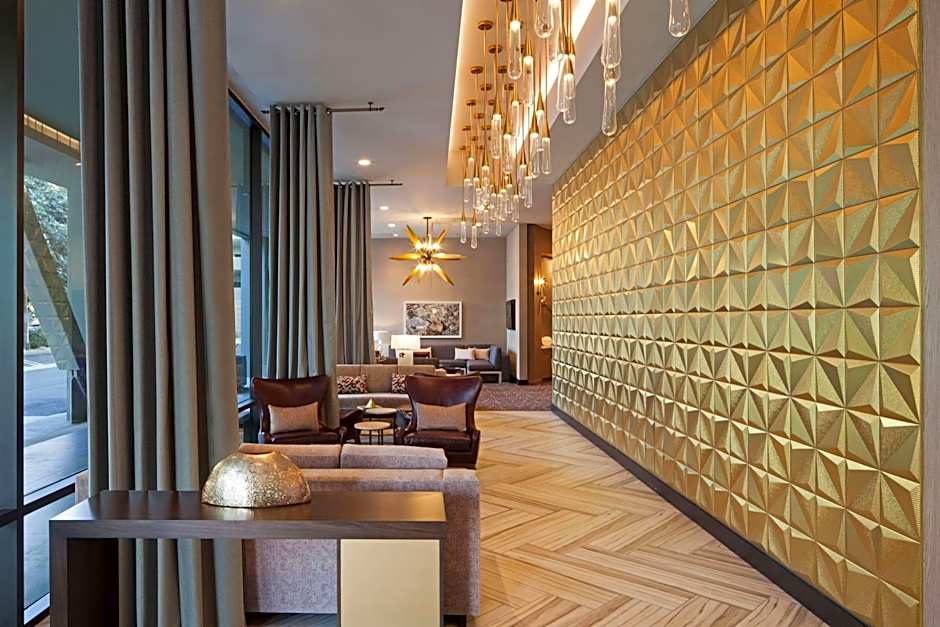 H Hotel Los Angeles, Curio Collection by Hilton