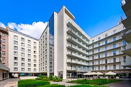 Akeah Verdi Budapest
