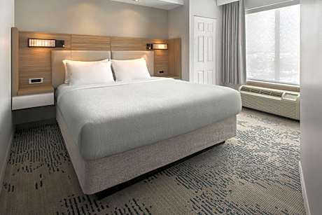 King Studio with Sofa Bed - Hearing Accessible