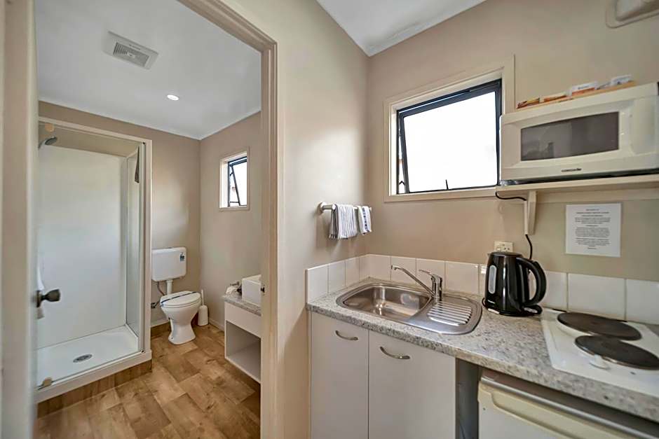 Tudor Court Motor Lodge