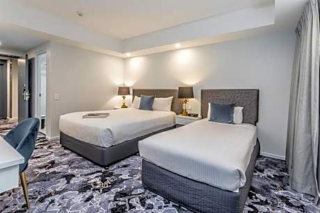 Deluxe Family Suite