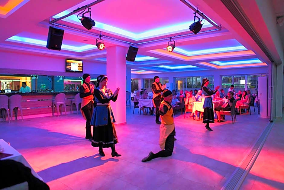 Catty Cats Garden Hotel