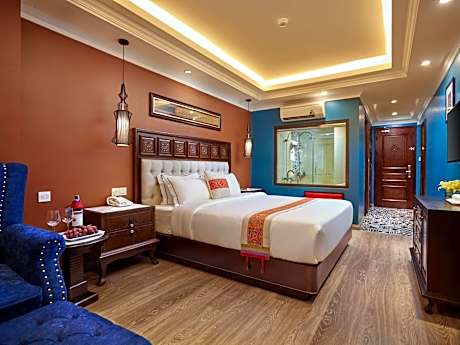 Junior Suite with City View and Church View