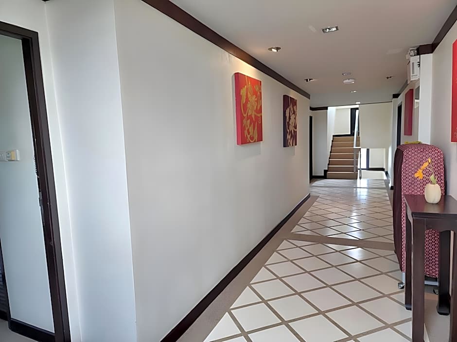 Lanta Mermaid Boutique House Hotel