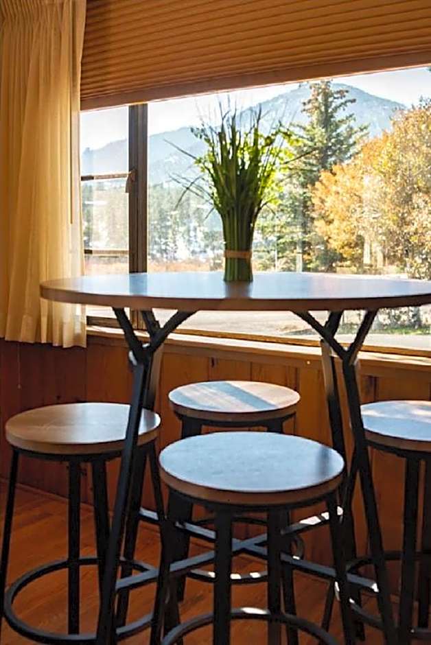 Alpine Trail Ridge Inn